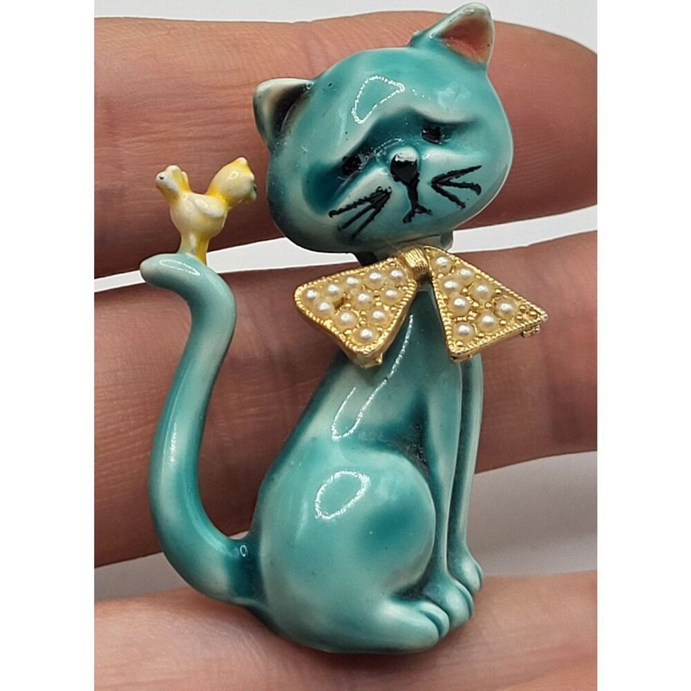 Vintage HAR Enamel Figural Kitty Cat Brooch Pearl Tie Yellow Bird Signed Pin 1.5